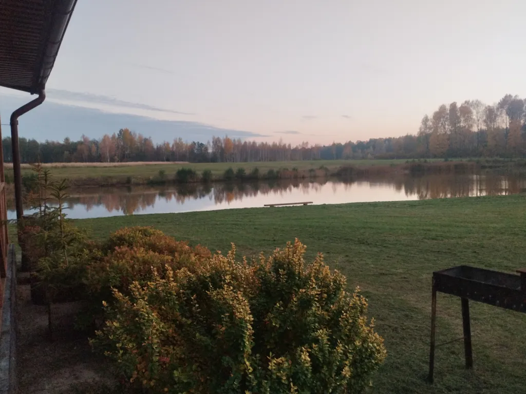 Дом с озером, река, лес