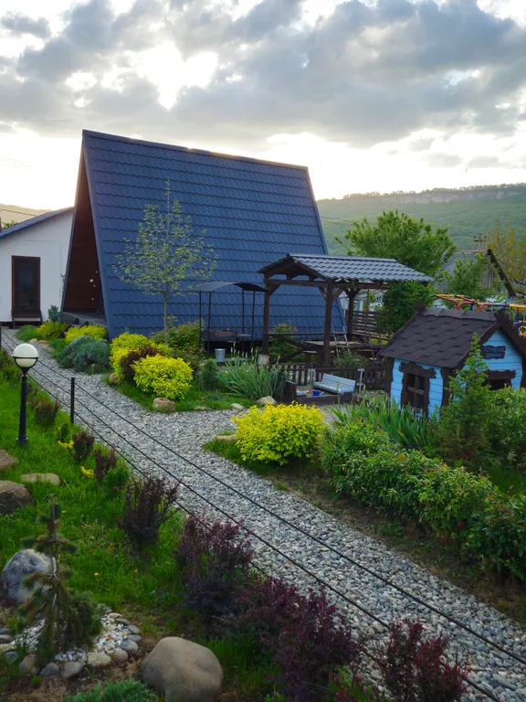 Домик треугольник на 4 человек