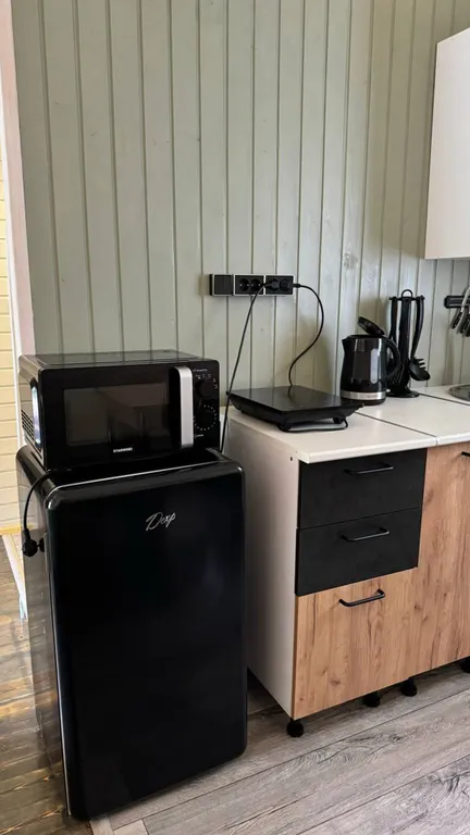 Современная студия на берегу реки