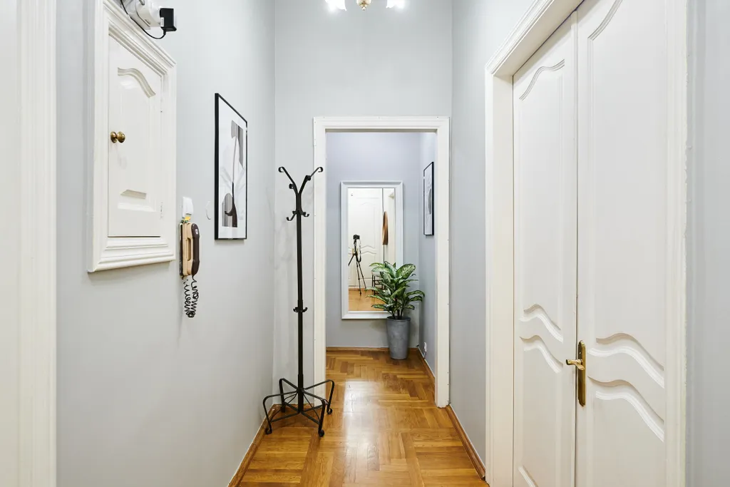 Двенадцать стульев на Тверской