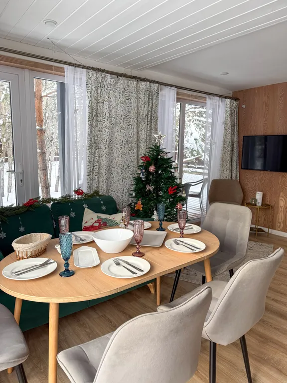 Дом с баней и купелью у леса