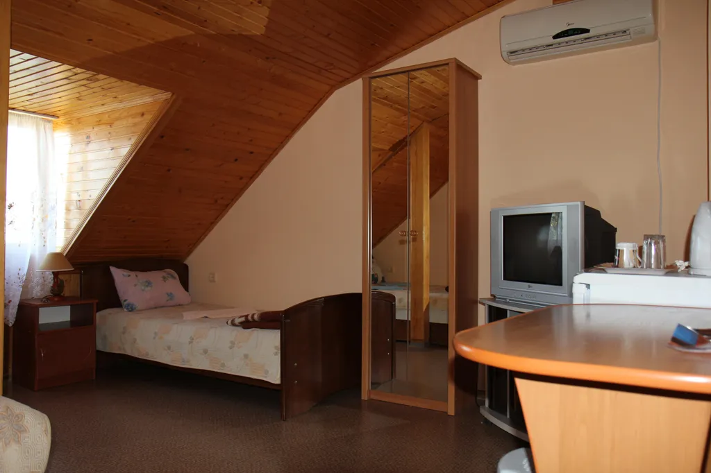 Семейный номер с видом на море и горы