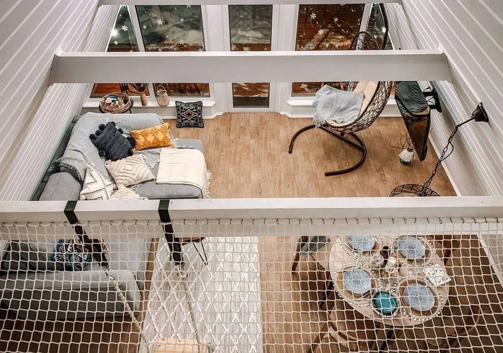 Пpocторный 4-местный А-фрейм с чанoм и банeй нa берегу реки Дубна