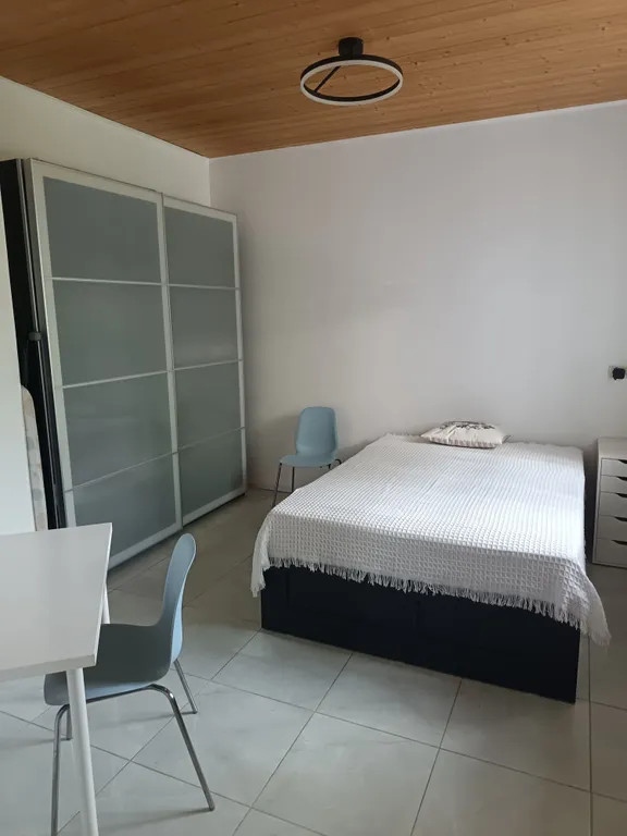 Часть жилого дома с отдельным собственным двориком