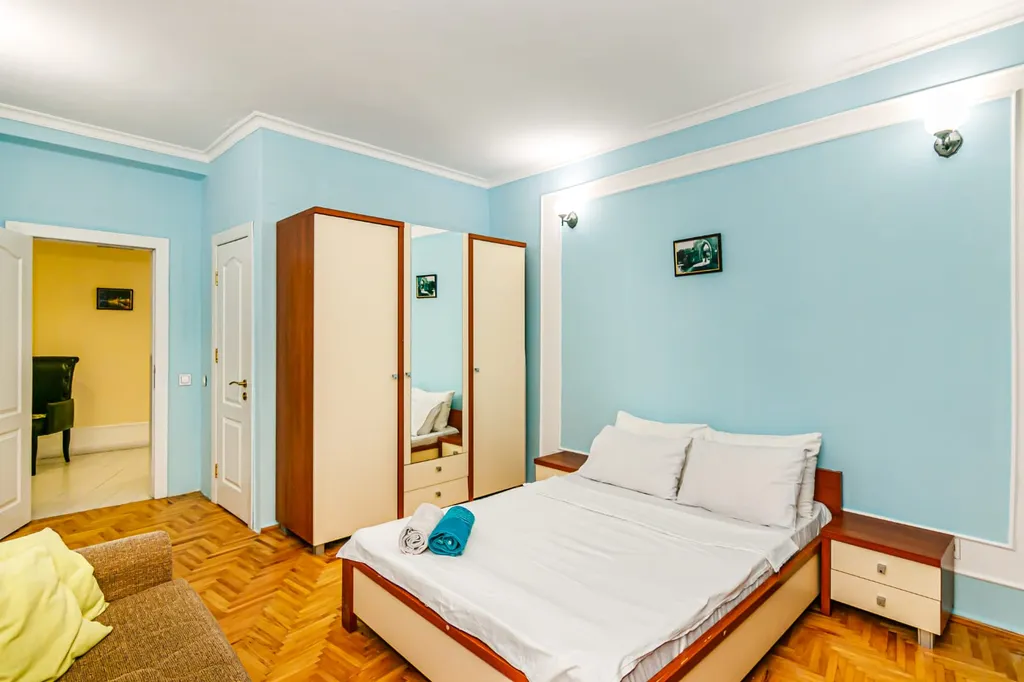 Turquoi̇se apartment