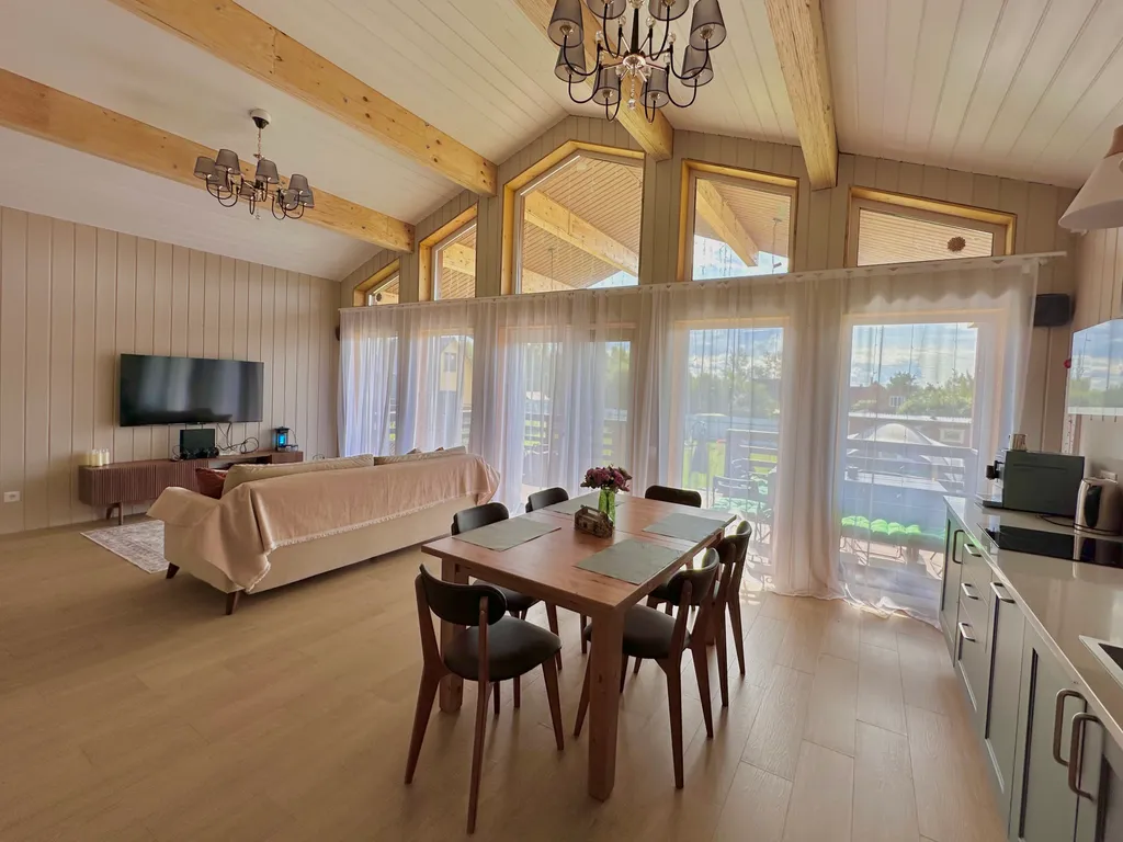 Коттедж Уютный коттедж с баней и бассейном в районе Сорочан — Капорки