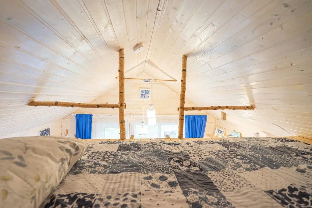 Коттедж Домик Васильковый для двоих в лесу — Тосно