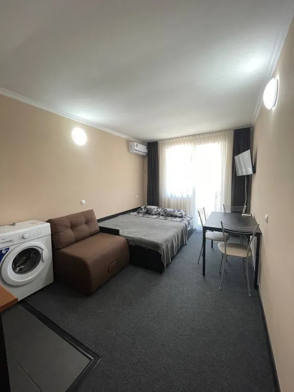 Тихий апартамент с кухонной зоной и стиральной машинкой