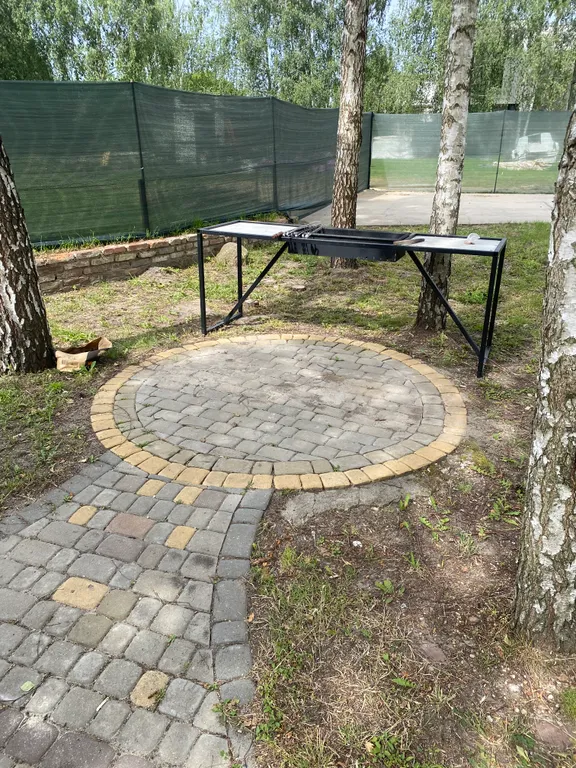 Деревенский дом с баней и террасой на берегу водоема