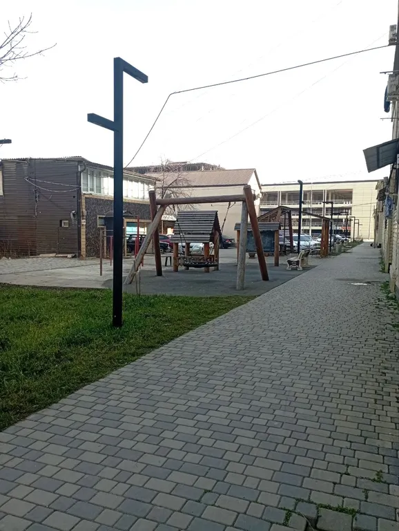 У набережной и пляжа Бриз