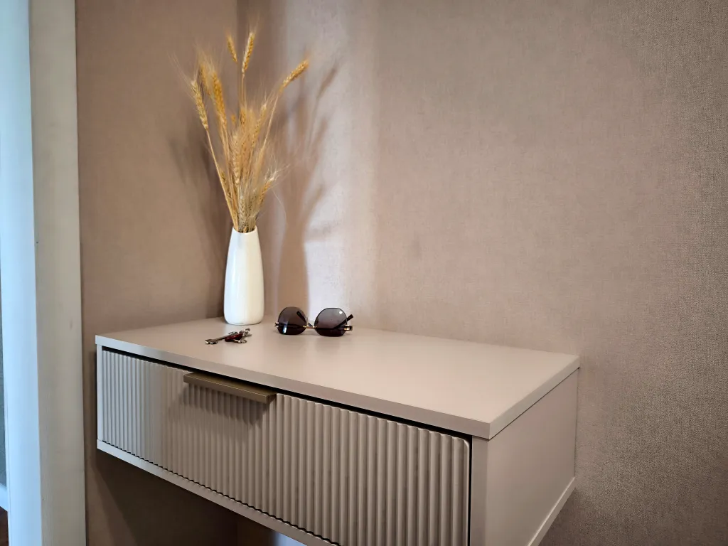 Солнечная двухкомнатная квартира с видом на город