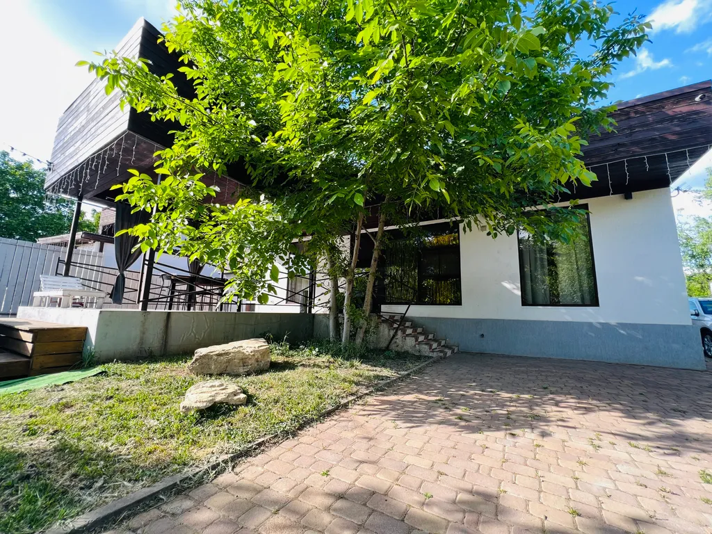 Коттедж на берегу реки Кубань с баней, бассейном, банным чаном