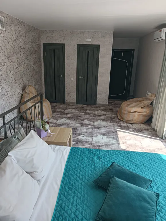 Двухэтажная квартира с панорамными окнами