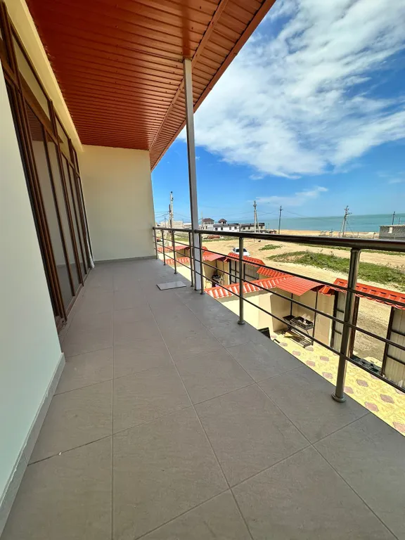 Комфортабельный таун у берега Каспийского моря