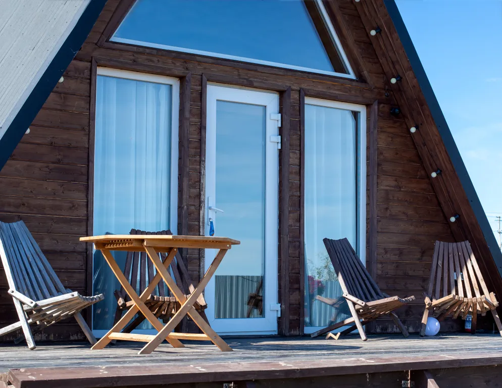 Треугольный дом