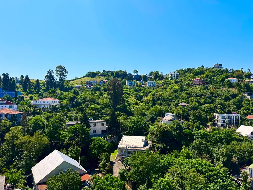 Просторный апартамент с видом на горы и море Crowne Plaza