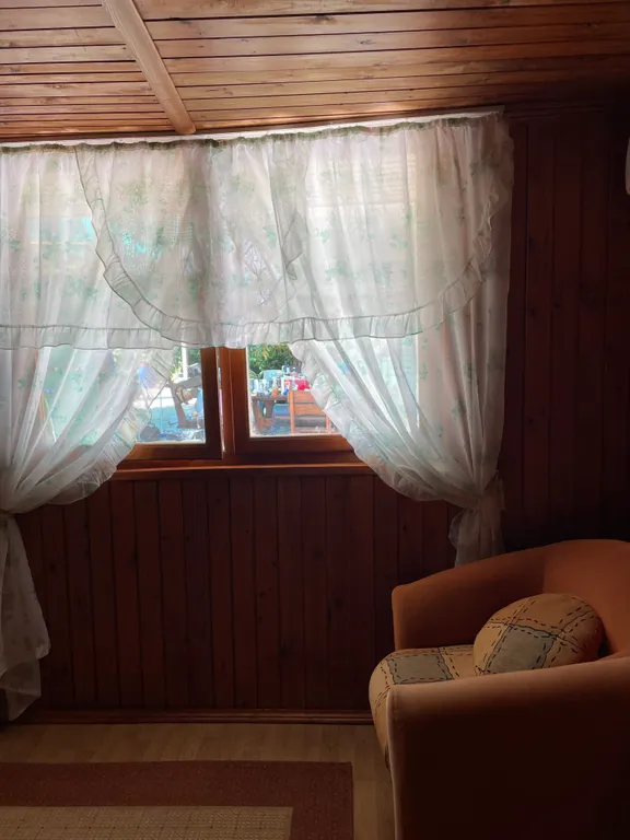 Уютный домик у красавца-эвкалипта