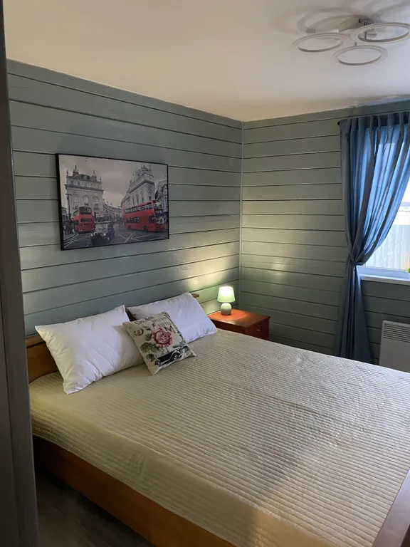 Загородный дом с 5 комнатами, зоной барбекю и баней