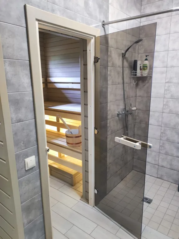 Новый современный коттедж рядом с озером