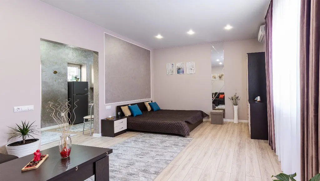 Домик коралл с бассейном в центре