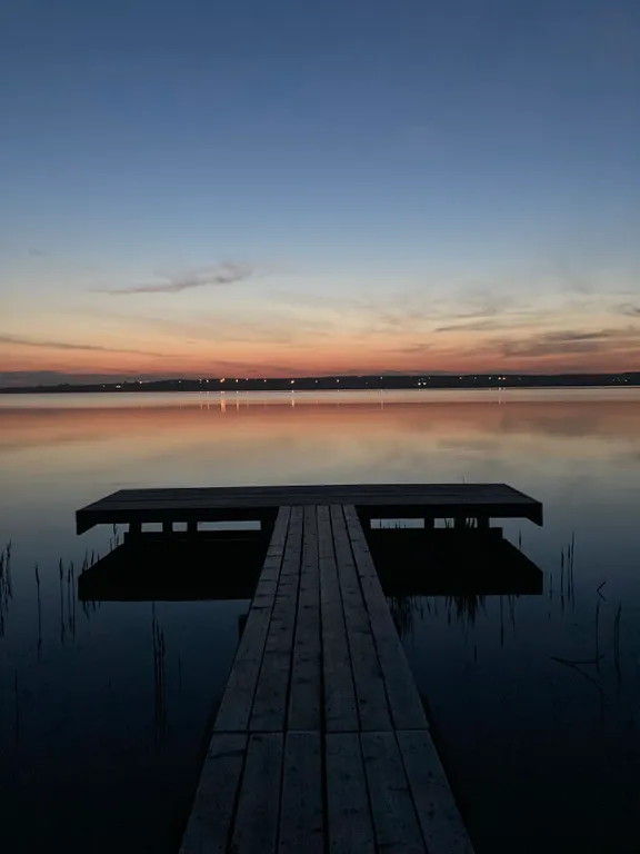 Чудесный дом на берегу реки