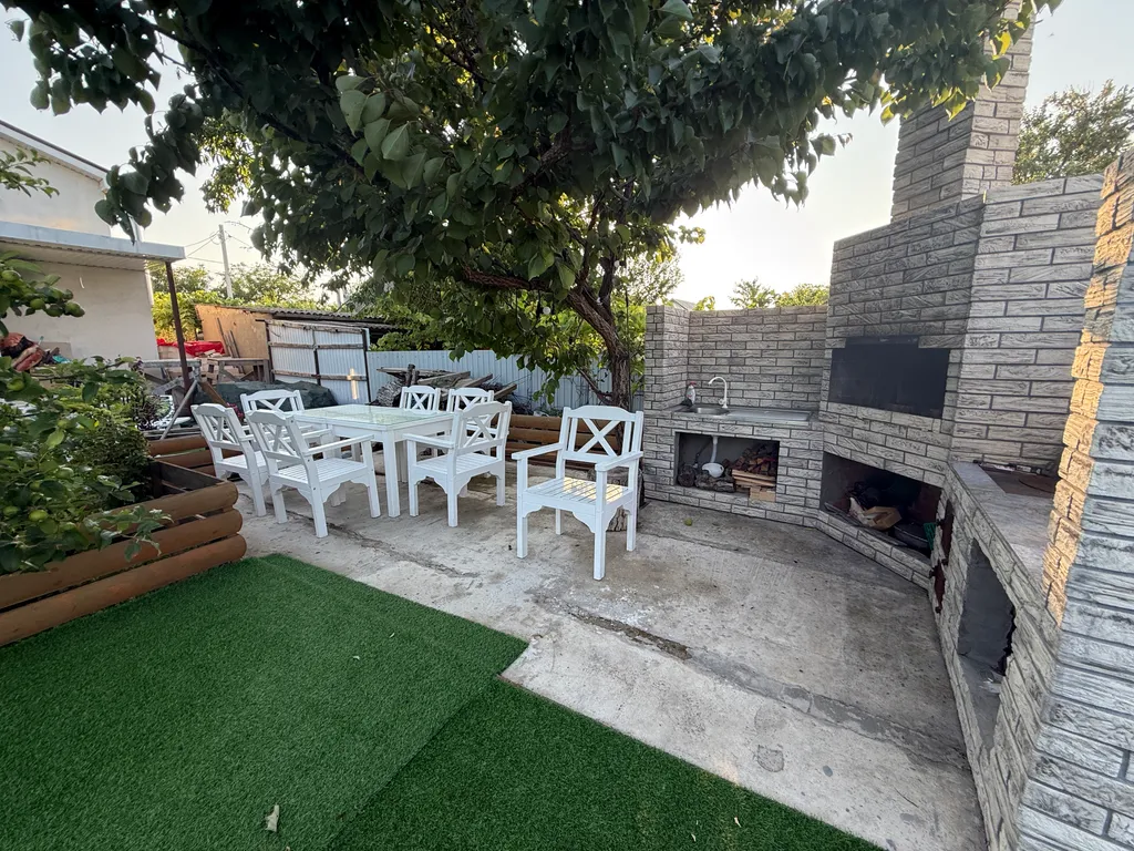 Дом с бассейном