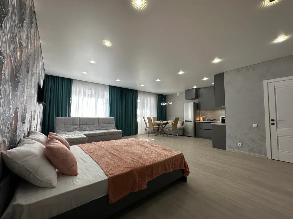 Просторная квартира-студия ЛайкХоум на Уральской 2Д — аренда посуточно в Оренбург