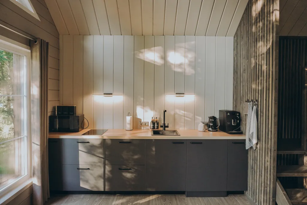 Дом на берегу реки