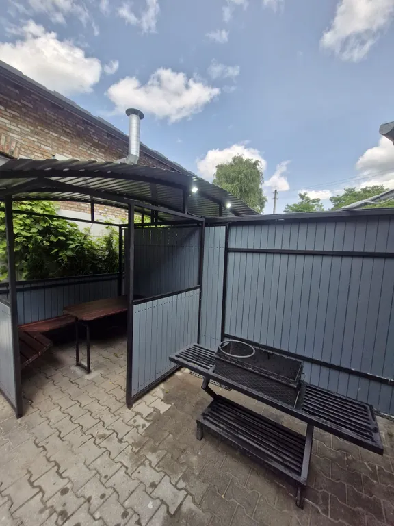 Двухкомнатная квартира в самом центре города со своим двориком и баней