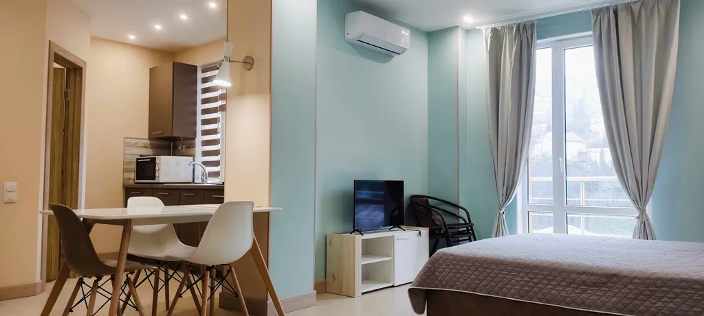 Большая студия с видом на гору Ай-Петри