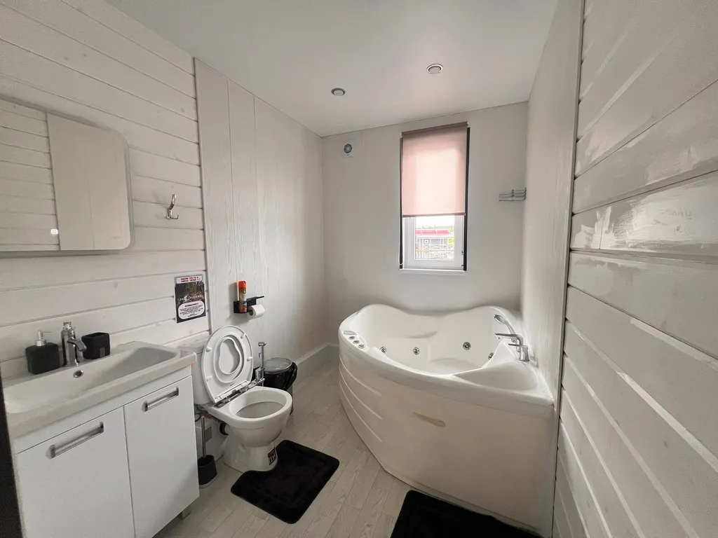 Лагуна Небесный с джакузи