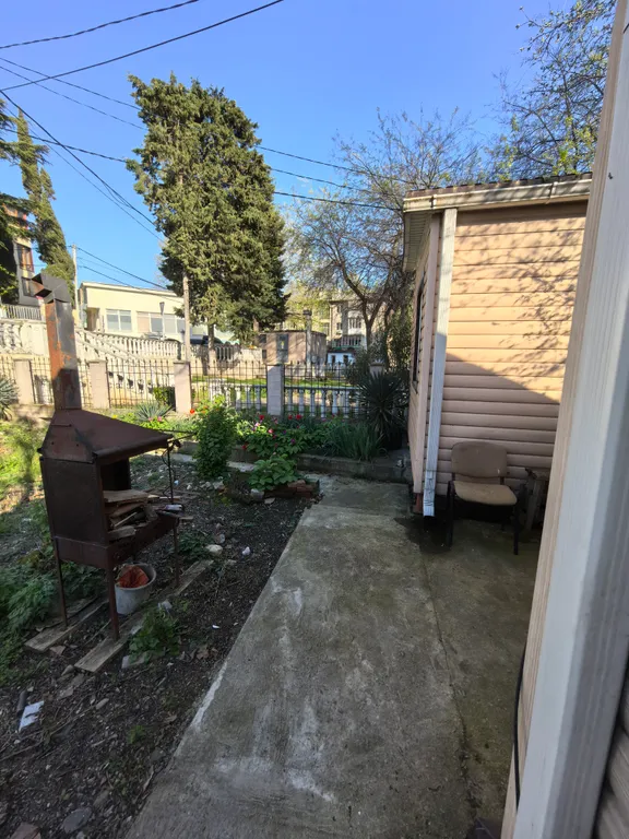 Домик на море