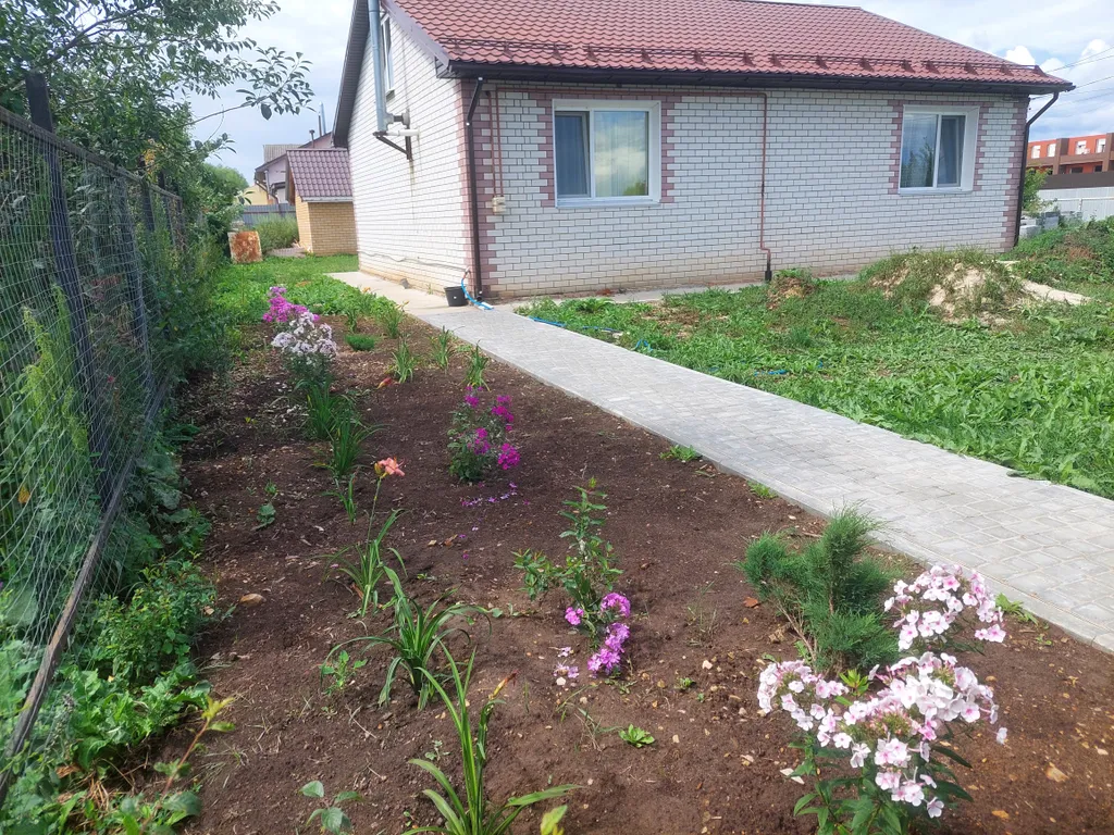 В пешей доступности от монастыря