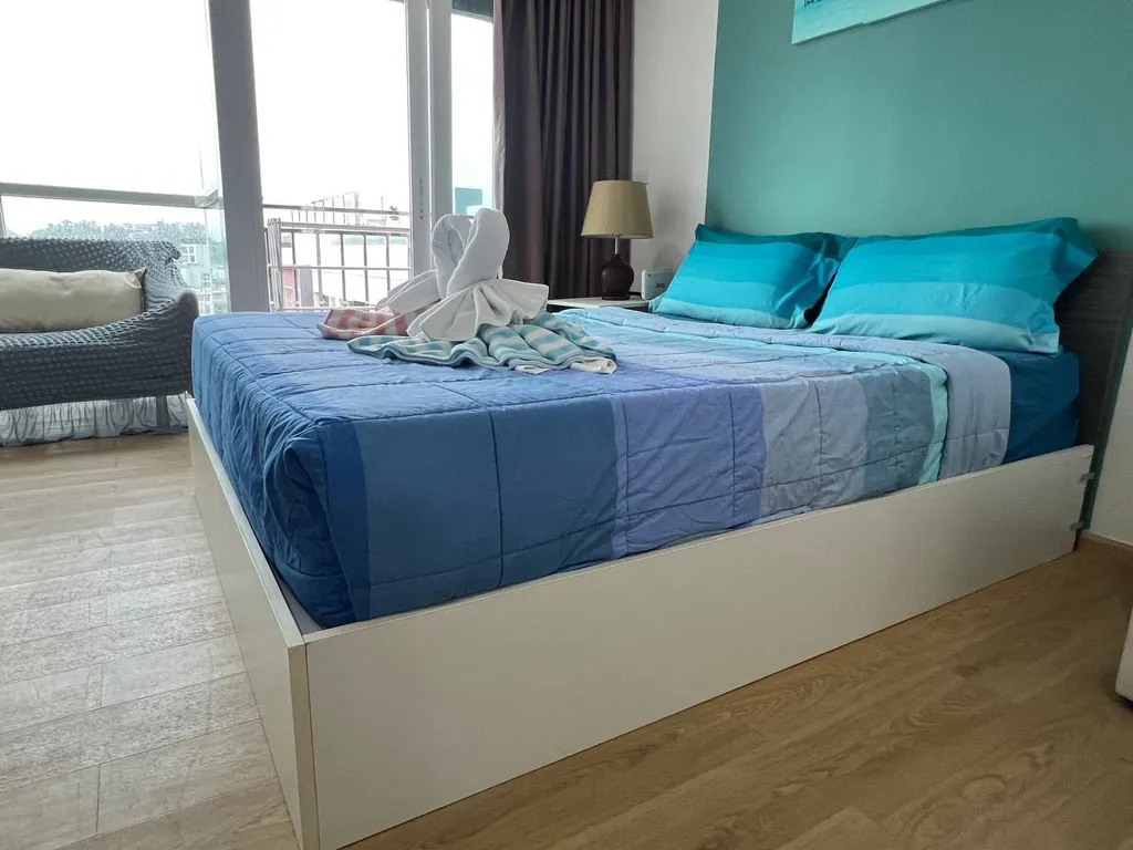 Студия после ремонта с удивительным видом с 8 этажа в центре Каты