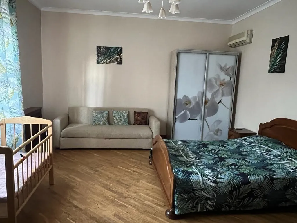 Усадьба Марисабель, дом с бассейном и сауной, возле парка