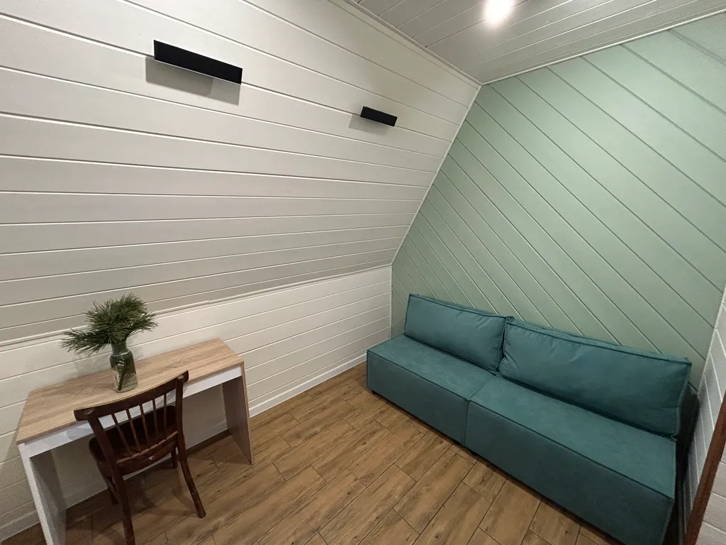 Современный треугольный эко дом