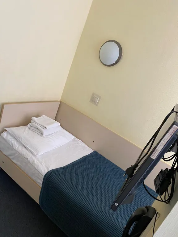 Номер с двумя раздельными кроватями, без окна