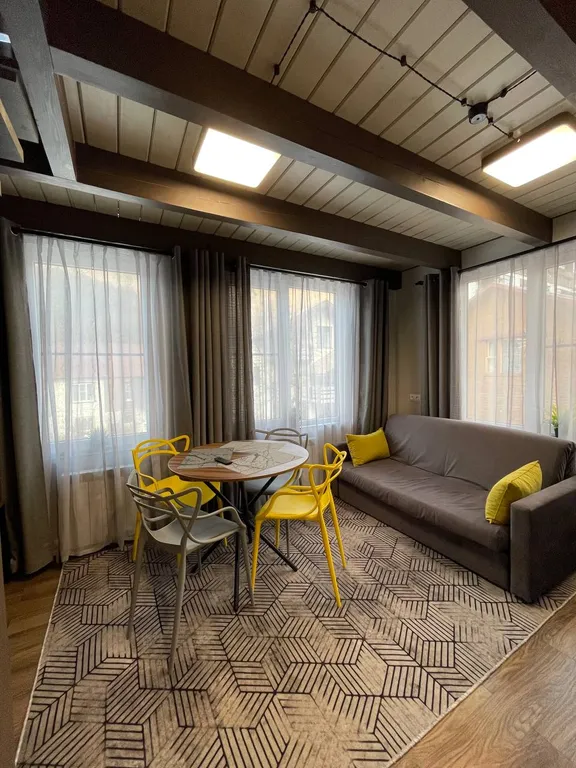 Стильная двухуровневая квартира