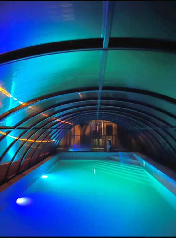 Коттеджи с баней и теплым бассейном