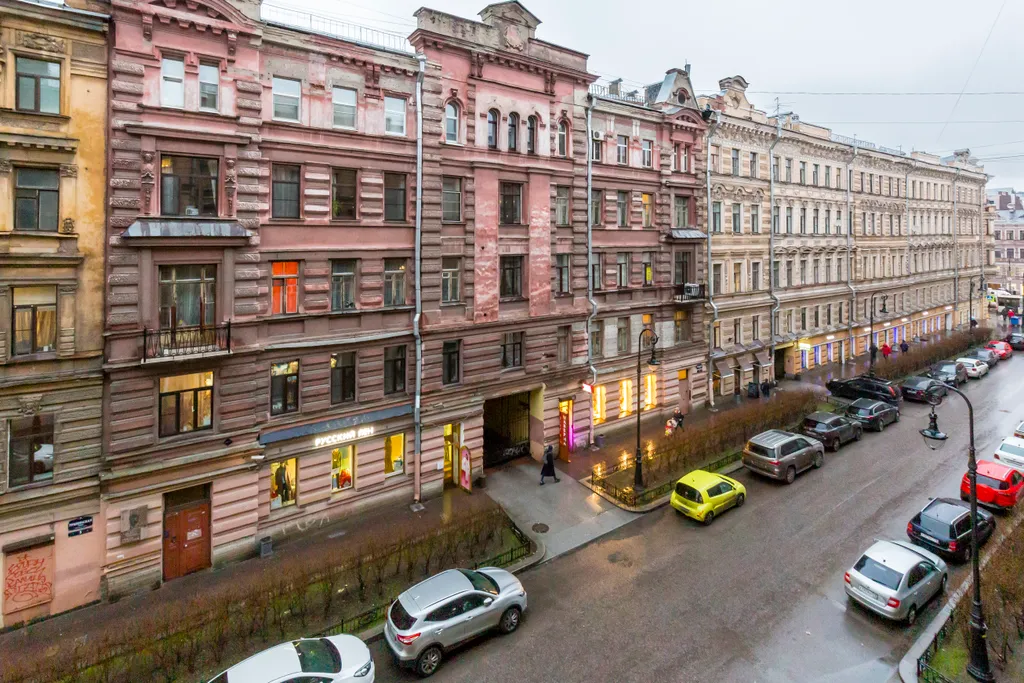 Ryss' 3BR Apt on Nevsky