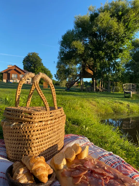 Тихое и комфортное место на берегу реки Лесная