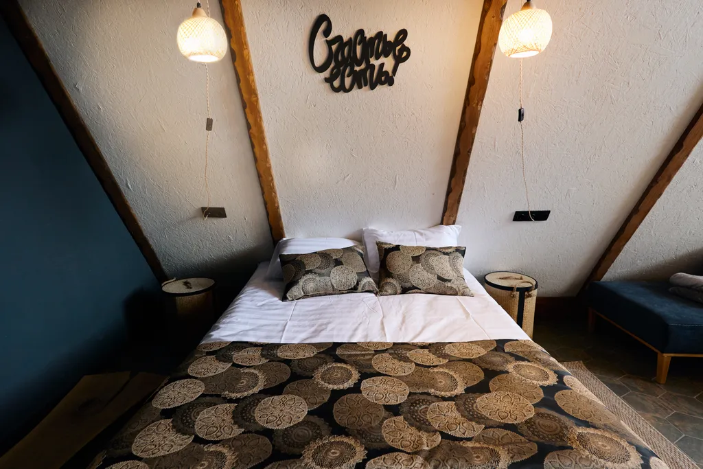 Место силы в лесу на берегу реки