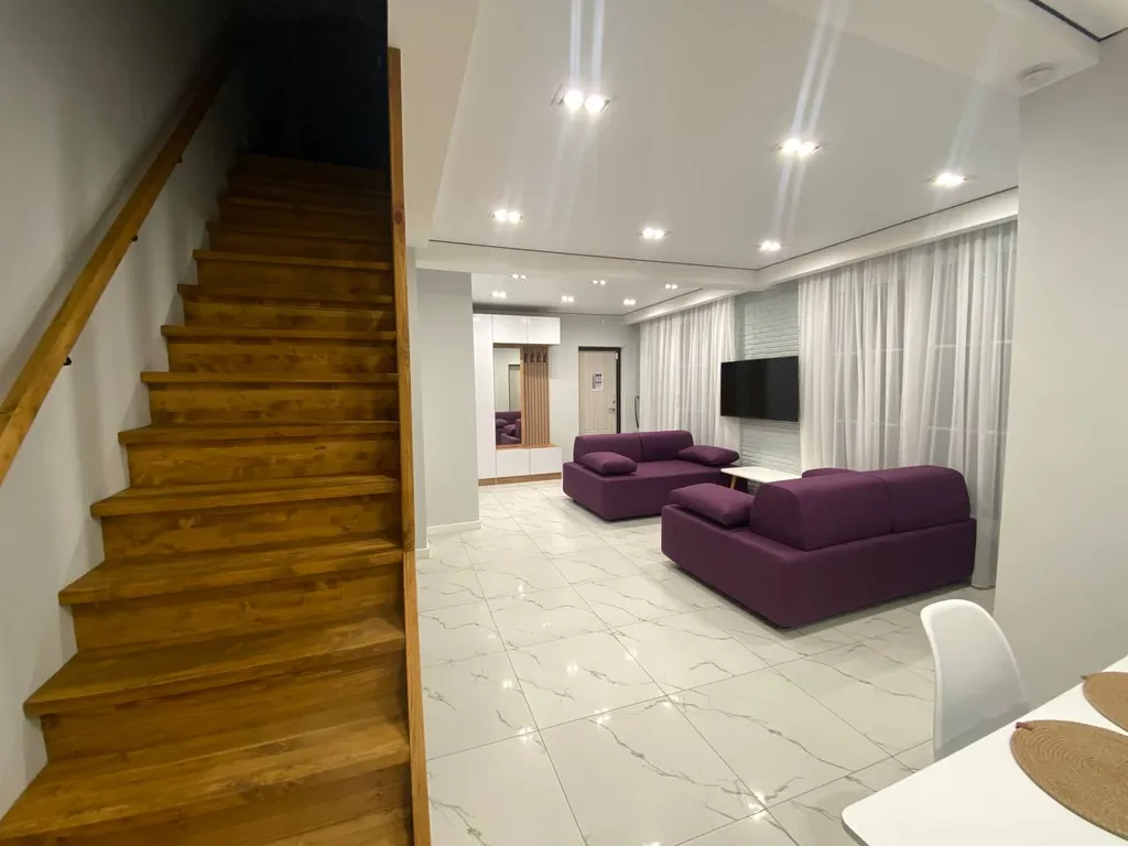 Коттедж Большой праздничный дом дуплекс для большой семьи или компании друзей — Новоселье