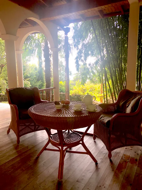 Два дома на море с бассейном и садом