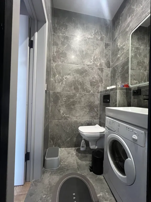 Уютный лофт с историческим балконом на главной улице