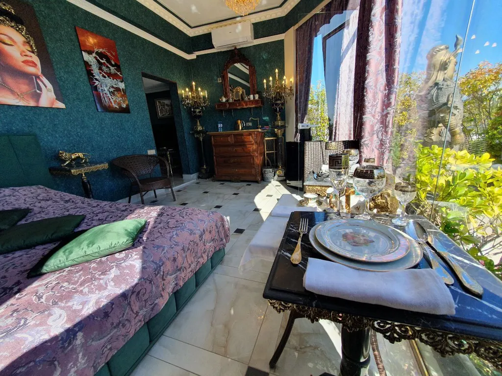 Студия с бассейном - вид на море