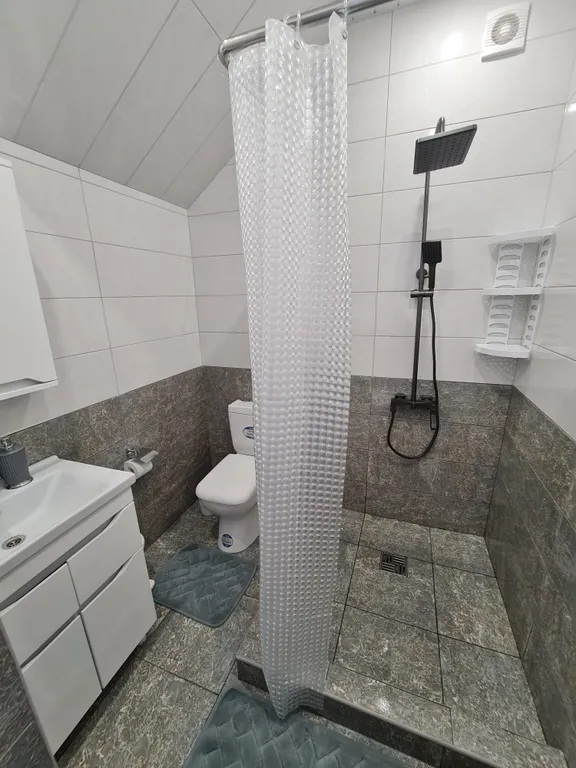 Уютный дом рядом с берегом моря