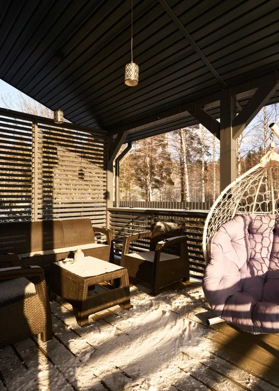 Дом в лесу у озера