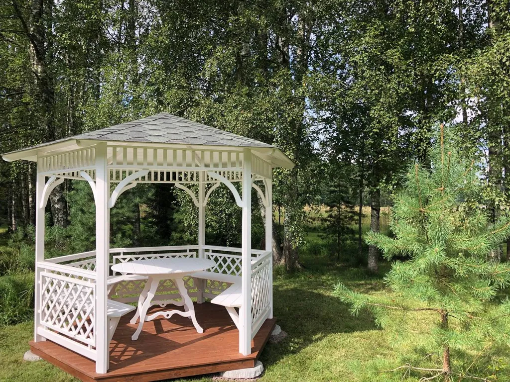 Дом на берегу озера