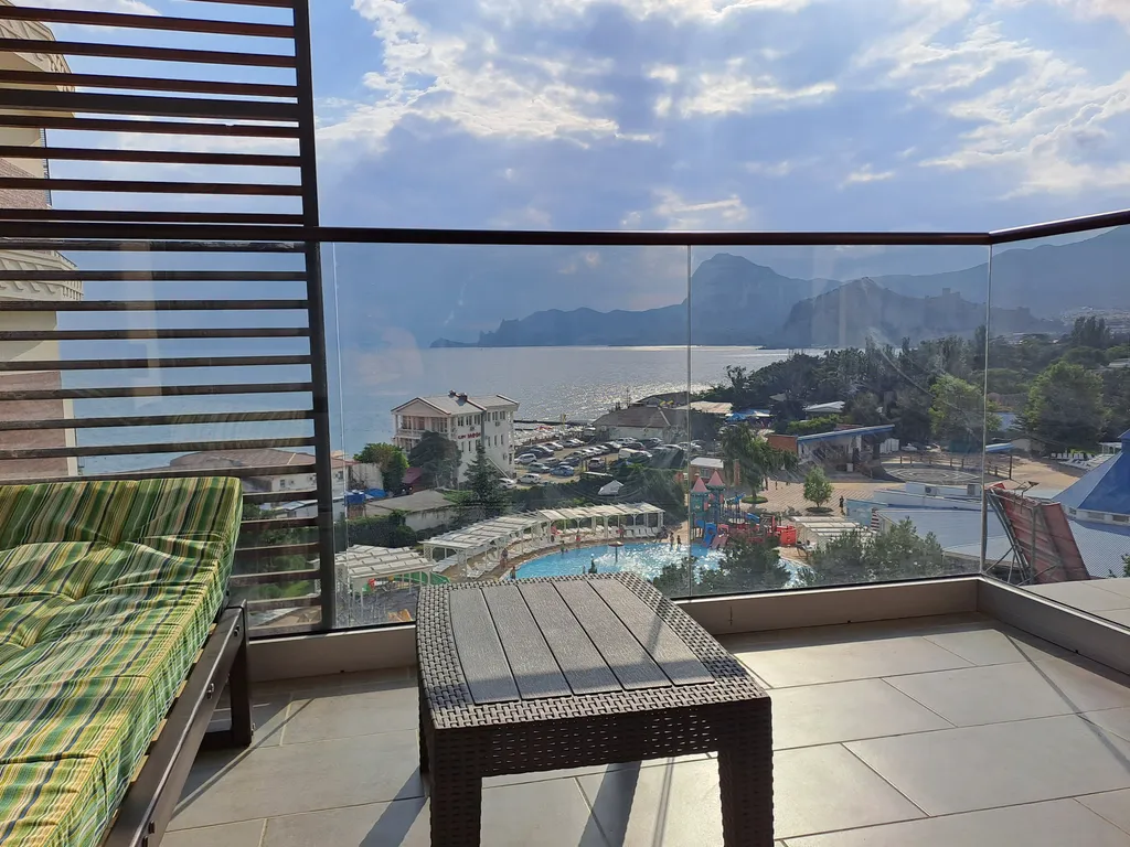 Премиум апартаменты с видом на море и горы в апарт-отеле Атлас 4*